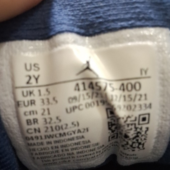 Jordan Kids Shoes in Black and Blue - Picture 5 of 5